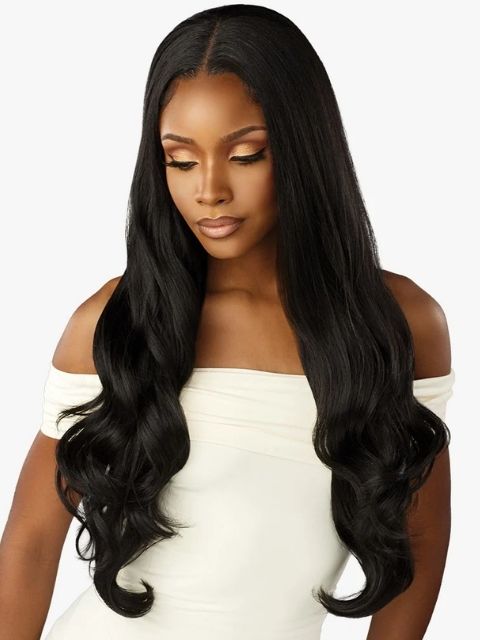Sensationnel Crowned Edge HD CROWNED EDGE EURO BODY 28" Lace Front Wig