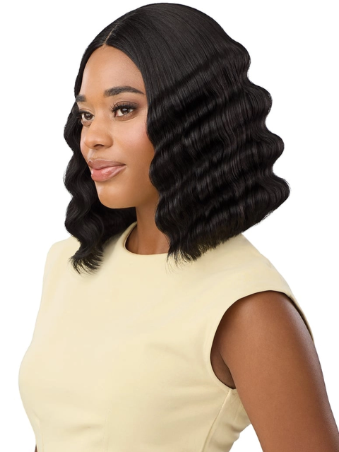 Outre Premium Daily Style and Dash DAILY17 Lace Part Wig