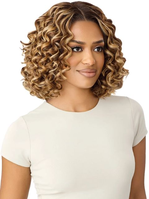 Outre Melted Hairline Premium Synthetic Glueless HD MH 132" Lace Front Wig